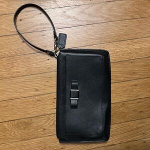 Elegant Coach Black Leather Wristlet Clutch
